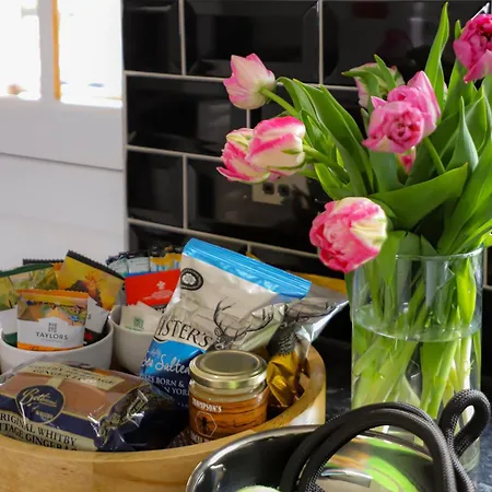 Brambly Nyaraló Whitby